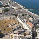 Nacque quindi l�odierno corso Antonio De Tullio, strada che costeggiando tutta la zona portuale...